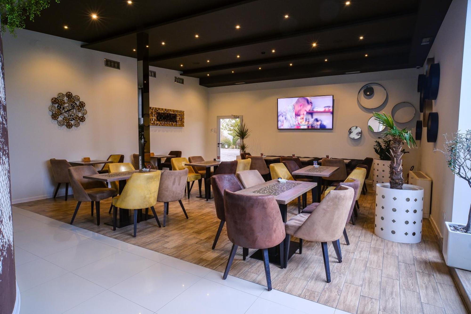 Hotel Crystal Light Ниш Экстерьер фото