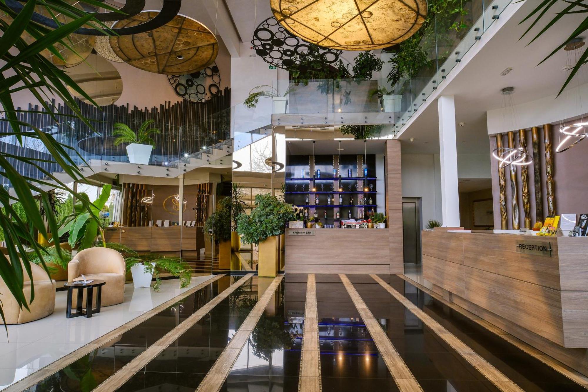 Hotel Crystal Light Ниш Экстерьер фото