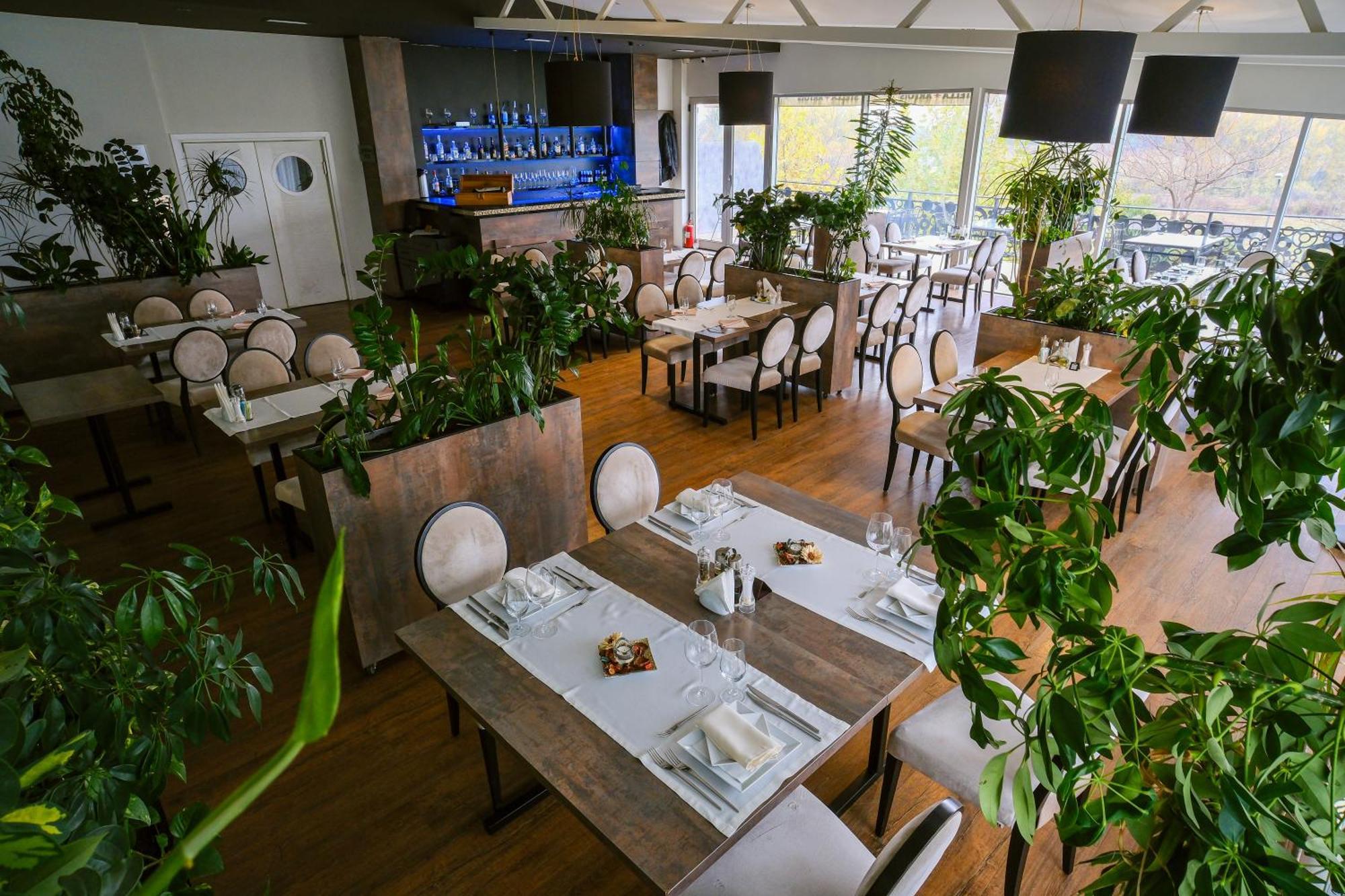 Hotel Crystal Light Ниш Экстерьер фото