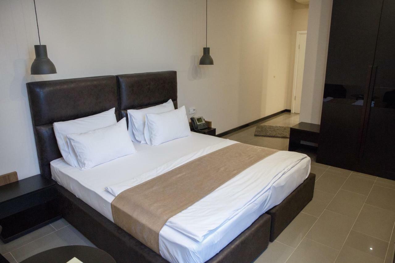 Hotel Crystal Light Ниш Экстерьер фото